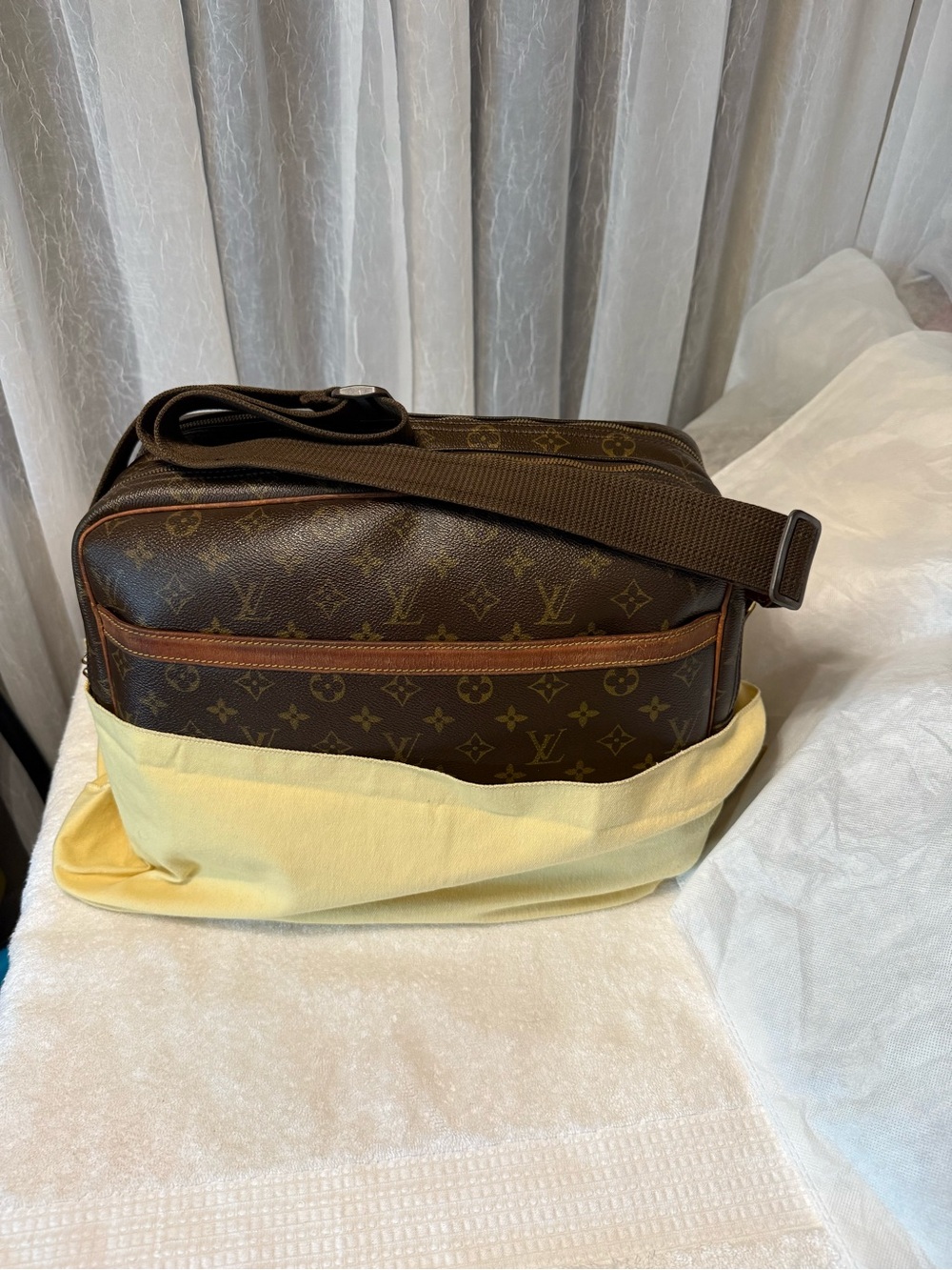 Louis Vuitton Vintage Signature Monogram Canvas Unisex Messenger Reporter GM Bag - Picture 10 of 10